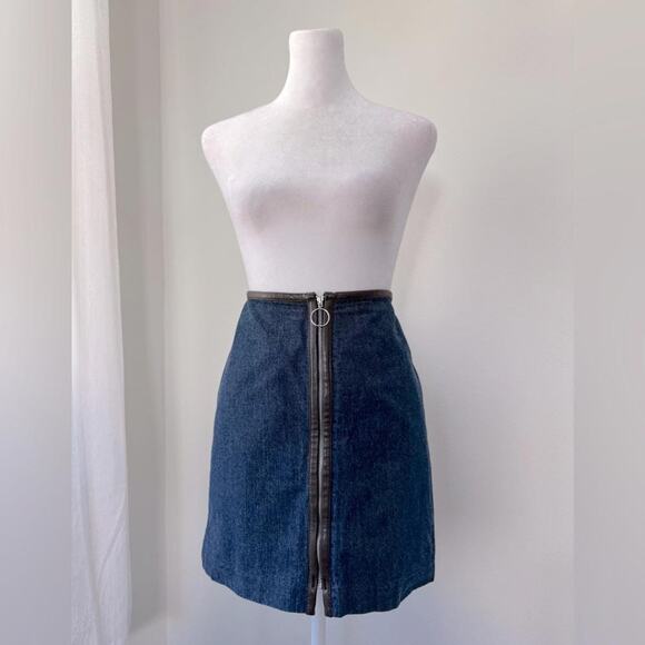 Vintage ‘01 Old Navy Dark Denim Zip-Up Mini Skirt w/ Faux Leather Trim - Picture 2 of 10